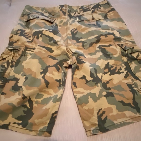 Men’s Levi’s Camouflage Cargo Shorts Size 38 - Picture 2 of 6